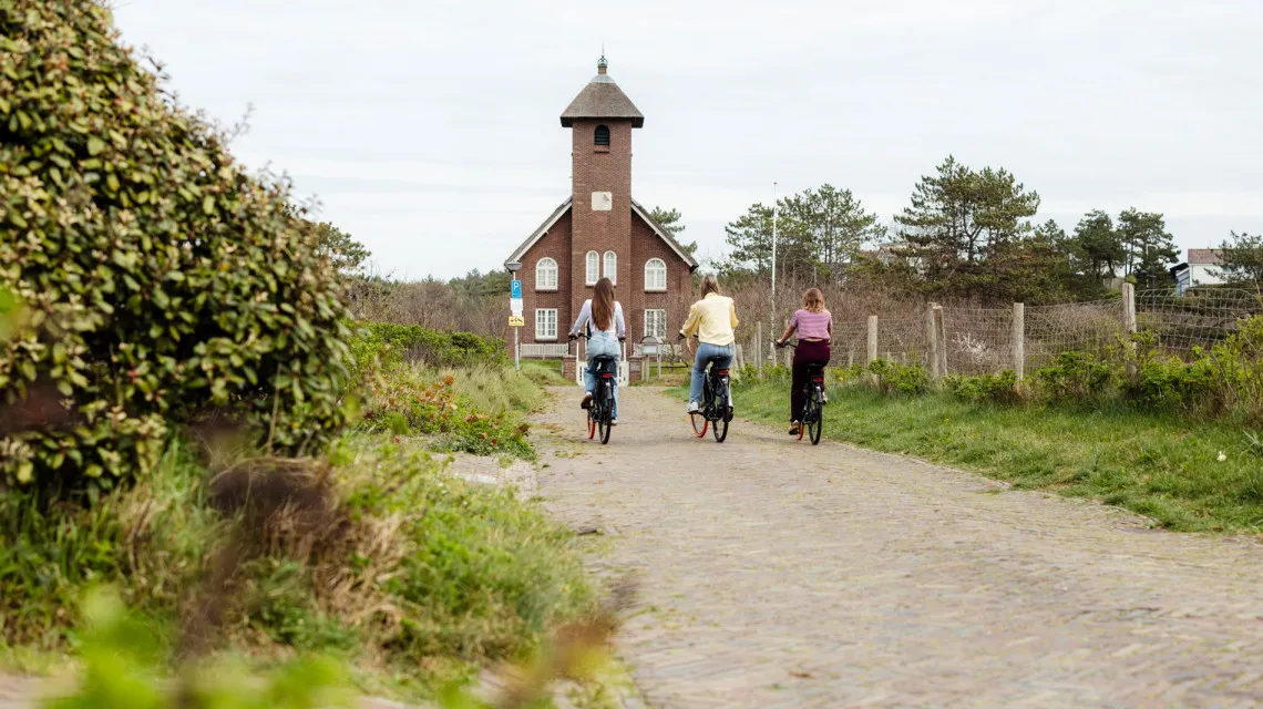 Beach hotel bergen aan zee fietsroutes