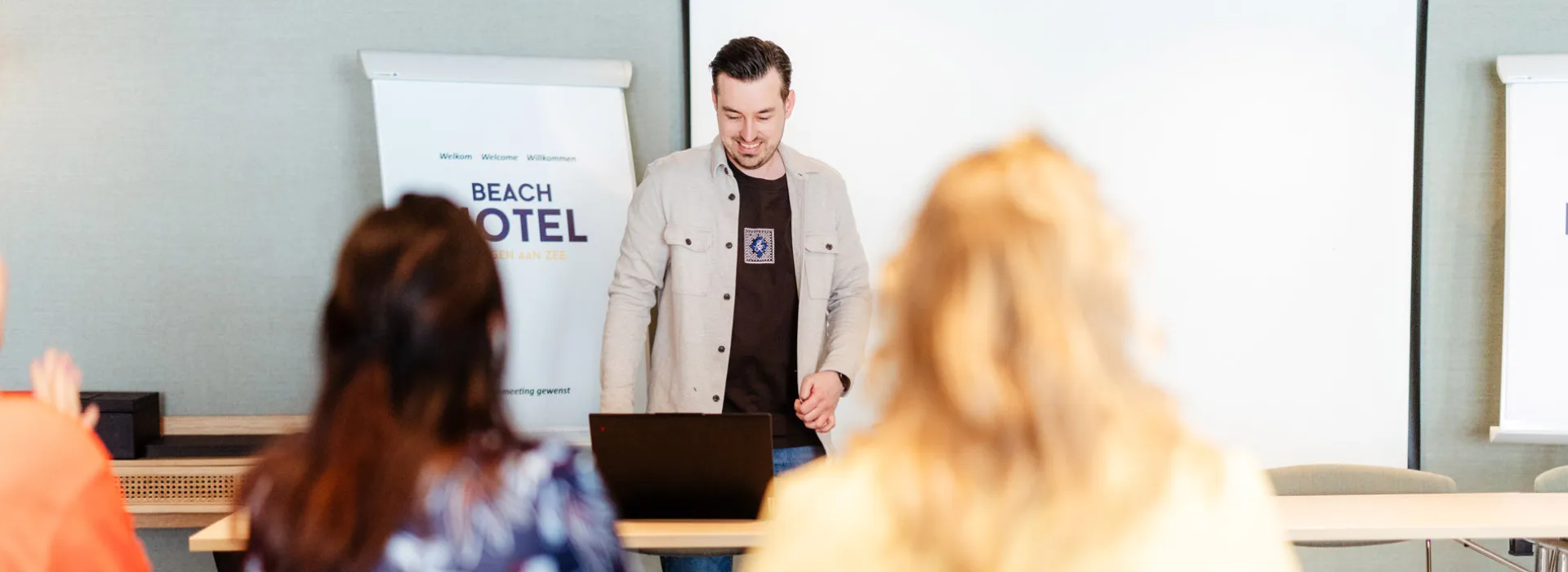 Header vergaderen aan zee beach hotel bergen aan zee